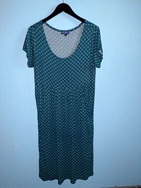 Green Patterned Scoop Neck Midi Dress. Pockets!
